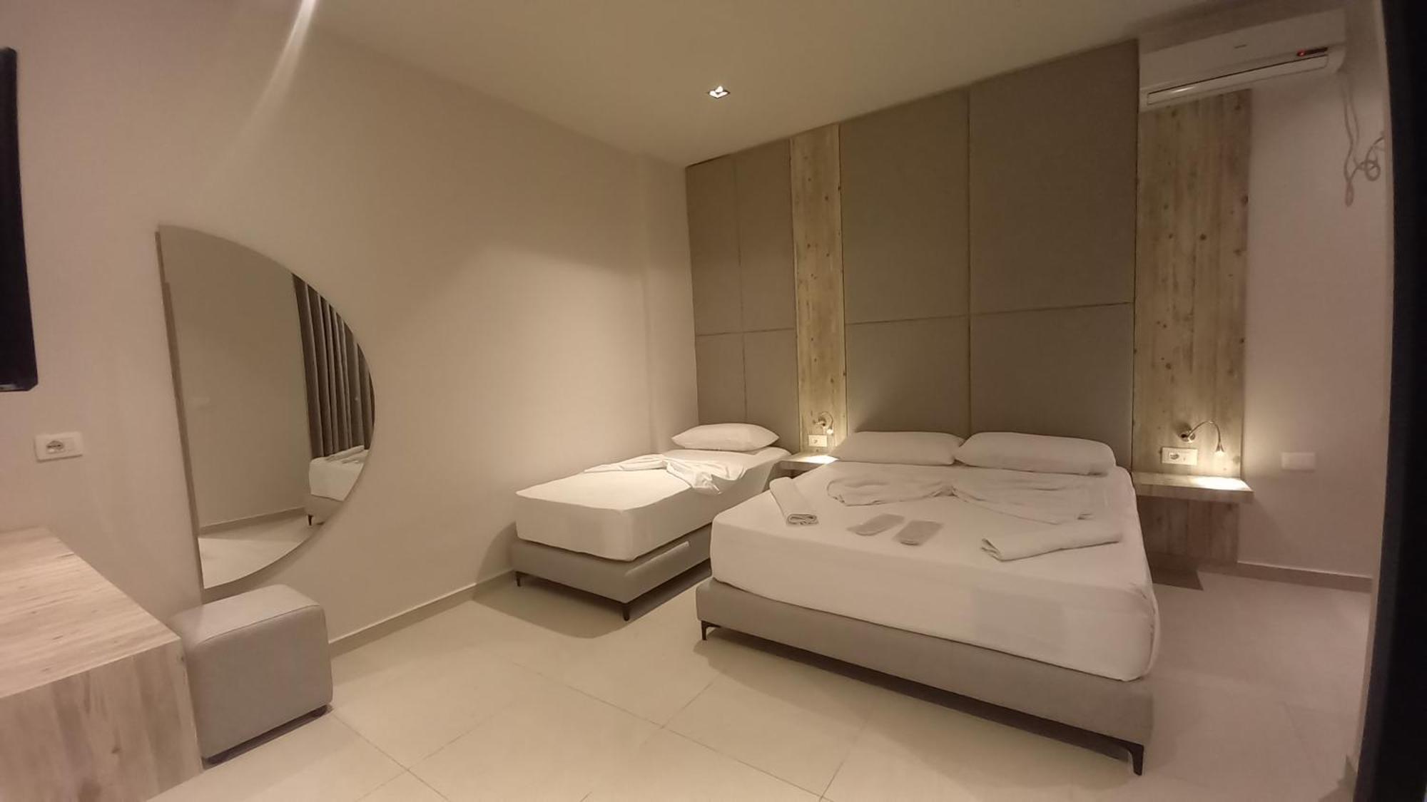Hotel Aglon Vlore Exterior photo