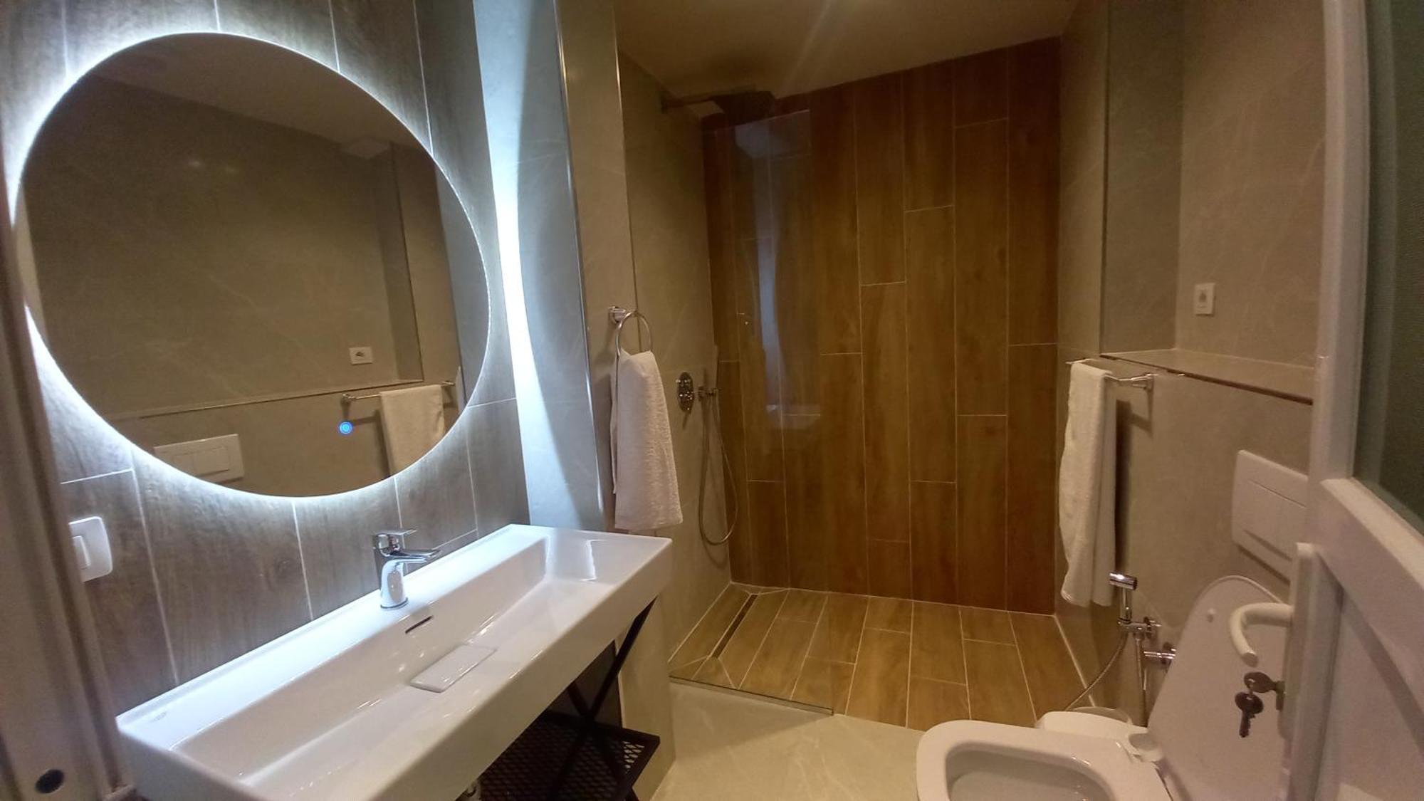 Hotel Aglon Vlore Exterior photo